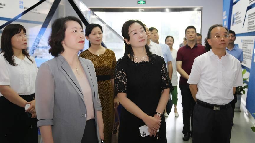 江苏省总工会副主席张迎春一行 莅临EVO真人调研集团产改工作