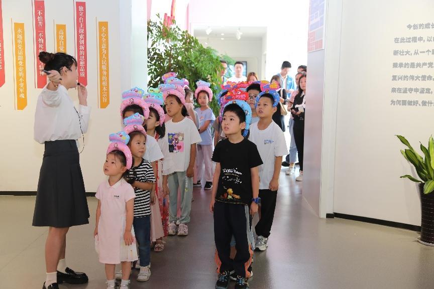 EVO真人控股举办第二届家庭开放日暨员工子女“开学第一课”活动