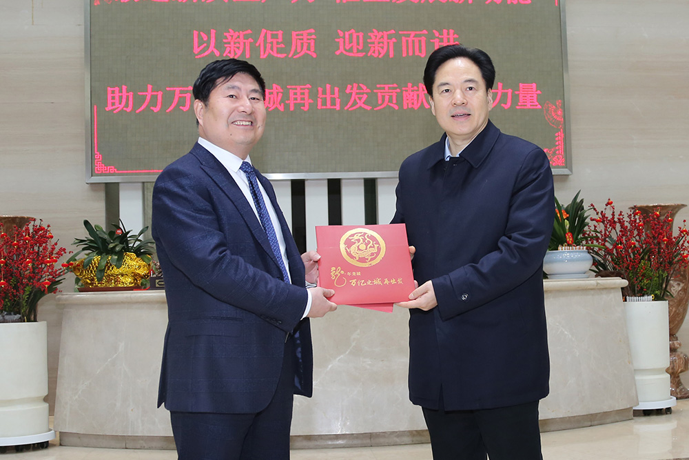 常州市委书记陈金虎走访EVO真人控股集团送祝福